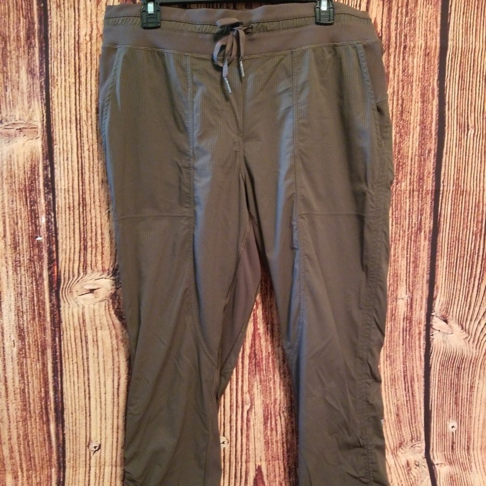 Lululemon Dance Studio unlined cropped pants size 10